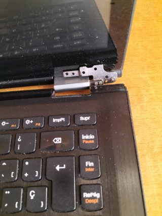 Lenovo Portátil Pantalla Rota