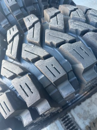 Maxxis trepador 37-12.5-16llantas beadloock Patrol