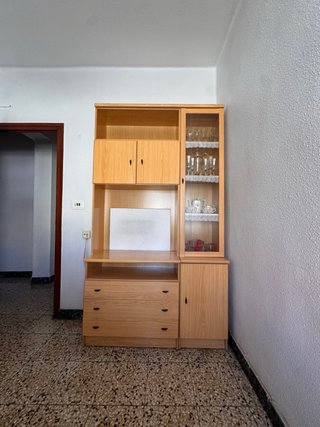 Mueble de salón para TV con vitrina vintage