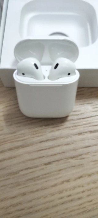 AirPods con estuche de carga