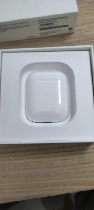 AirPods con estuche de carga