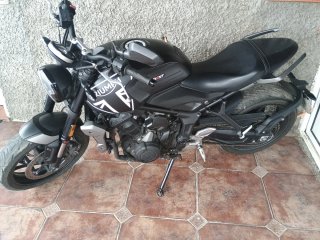 Triumph Trident 2022 Negra
