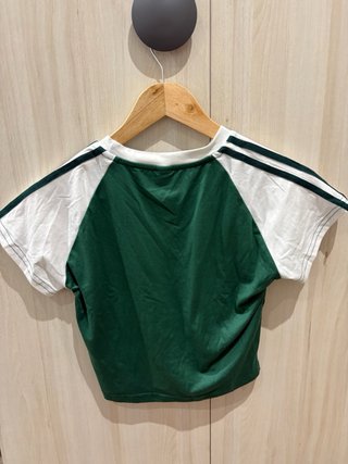Camiseta 99% verde y blanca talla S