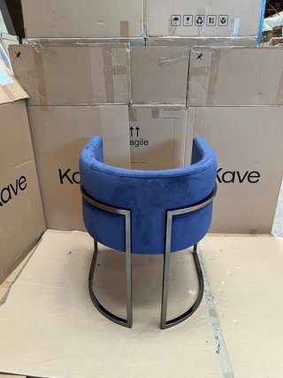 Sedia blu velluto con struttura metallo