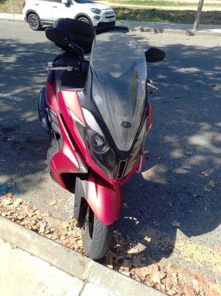 Kymco Superdink 350i Maxi Scooter Roja