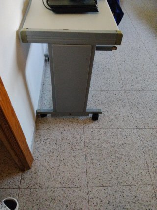 2 Scrivanie con sedia e vassoio