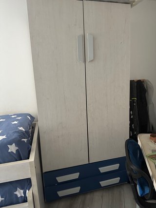 Escritorio infantil con cajonera azul