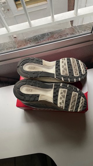 Zapatillas Nike P-6000 Grises y Plateadas