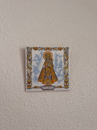 Azulejo Virgen con marco dorado