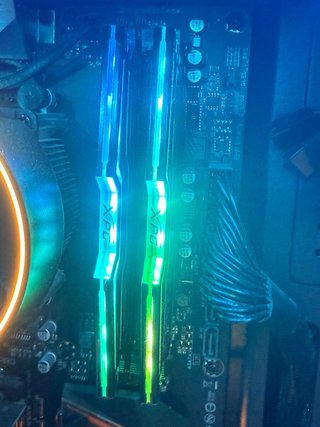 2 Memorie RAM Marca: XPG 32GB DDR4 3000MHz 2x16