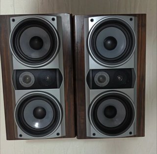 Altavoces Aiwa Marrones y Grises