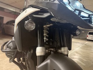 BMW R1300GS Adventure Negra y Blanca