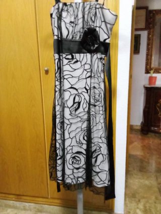 Vestido elegante negro y blanco