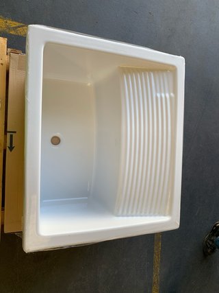 Lavadero de porcelana  con muebles