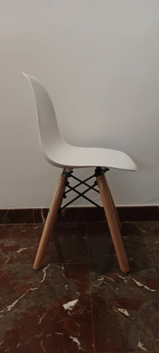 Silla infantil nórdica blanca
