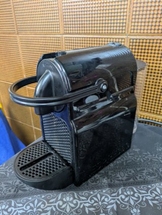 Cafetera Nespresso Negra