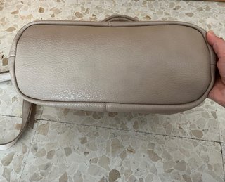 Bolso de hombro color crema