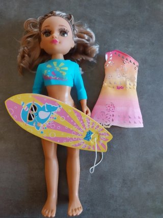 Vestido, top y tabla de surf Nancy