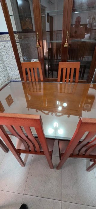 Mesa comedor cristal y 4 sillas madera