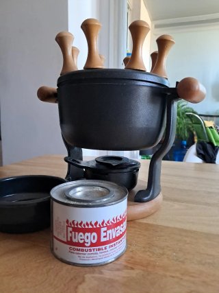 Olla Fondue Negra con Utensilios