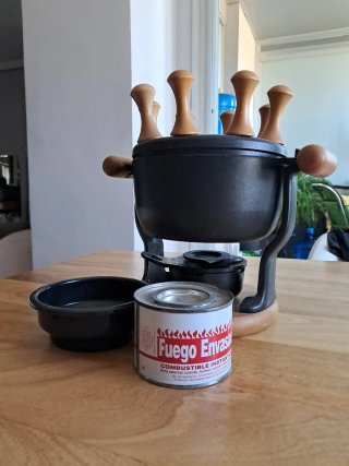 Olla Fondue Negra con Utensilios