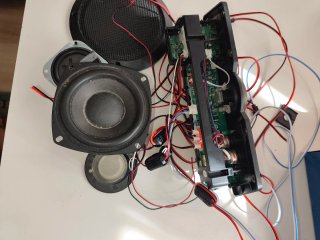 panel de control y sistema de audio X Roker