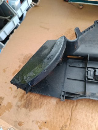 Plástico lateral esquerdo da mala Peugeot 106 GTI