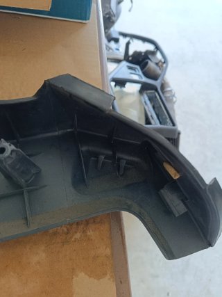 Plástico lateral esquerdo da mala Peugeot 106 GTI