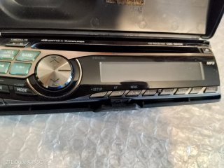 Carátula Radio Alpine CDE-9843R.