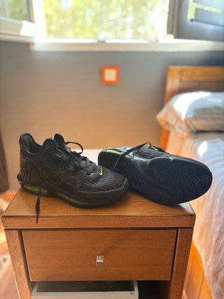 Zapatillas Nike LeBron Witness VI Negras y Verdes