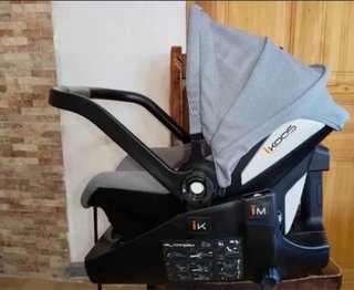 Carrito de bebé gris