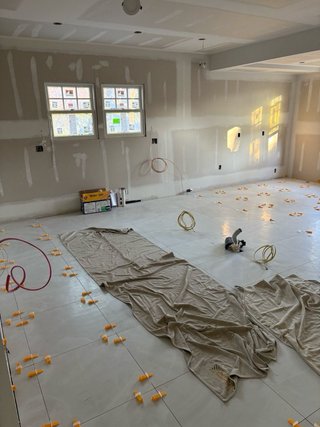 Tarima y azulejo para instalación
