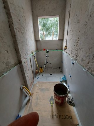 Tarima y azulejo para instalación