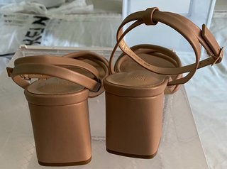 Sandalias Primark Beige