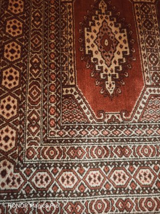 Alfombra estilo persa marrón y roja