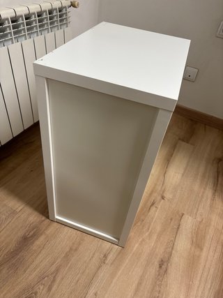 Cómoda pequeña blanca
