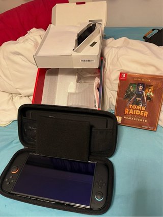 Nintendo Switch + Tomb Raider Deluxe