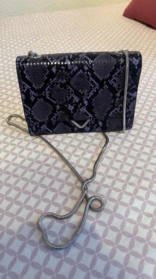 Bolso morado estampado serpiente