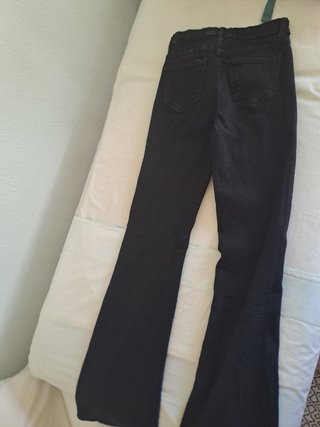Pantalón vaquero flare negro mujer