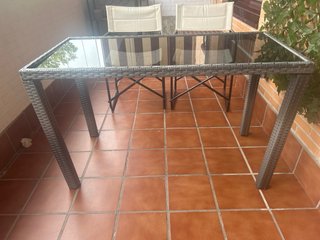 Tavolo da Terrazza in Rattan Grigio e Cristallo