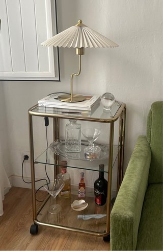 Camarera vintage dorado con ruedas
