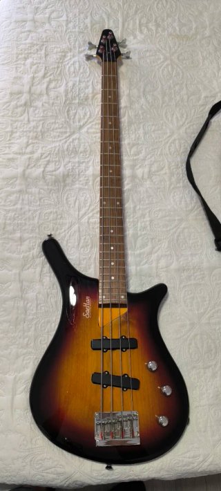 Bajo Saehan 4 cuerdas