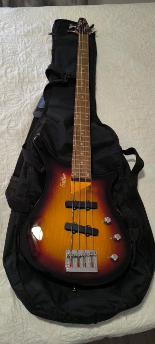 Bajo Saehan 4 cuerdas