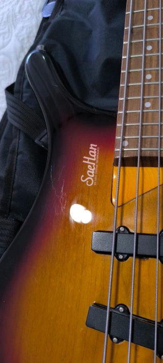 Bajo Saehan 4 cuerdas