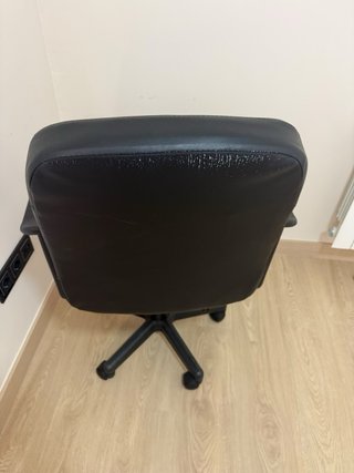 Silla de oficina negra