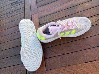 Zapatillas Adidas rosas y amarillo fosforescente