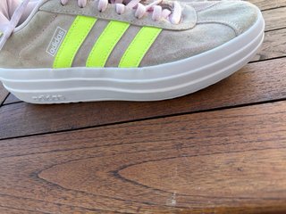 Zapatillas Adidas rosas y amarillo fosforescente
