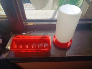 Mangiatoia abbeveratoio per uccelli/quaglie
