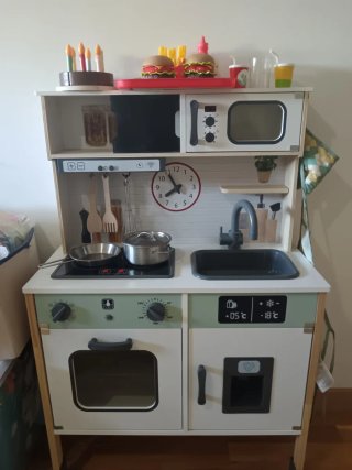 Cocinita de madera para niños