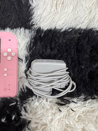 Nintendo 2DS Rosa + Tomodachi Life